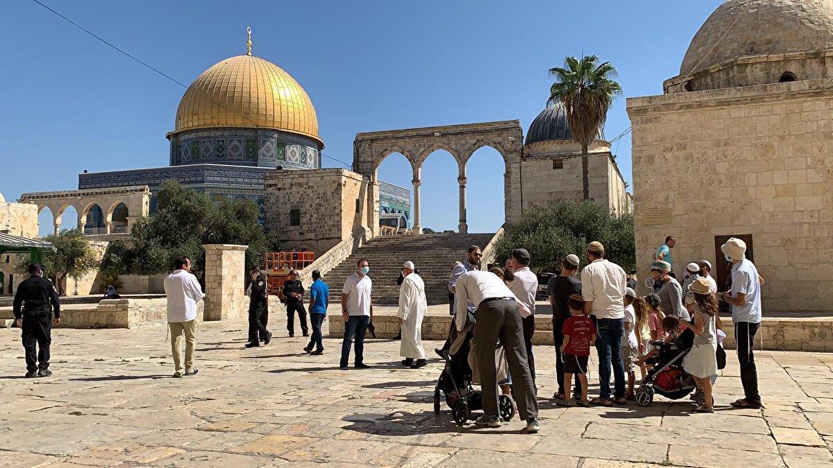 Bu girişleri baskın olarak nitelendiren Kudüs İslami Vakıflar İdaresi, Müslümanların egemenliğinin ihlal edildiğini belirtiyor.  